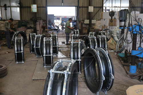 卡箍式橡膠接頭和單球體橡膠接頭的區(qū)別