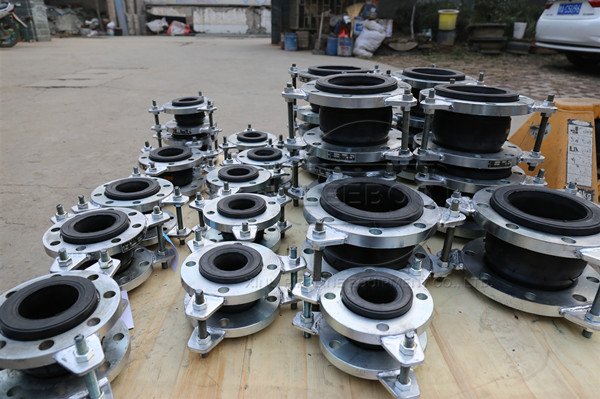 可曲撓橡膠接頭遇到臭氧會產(chǎn)生什么反應