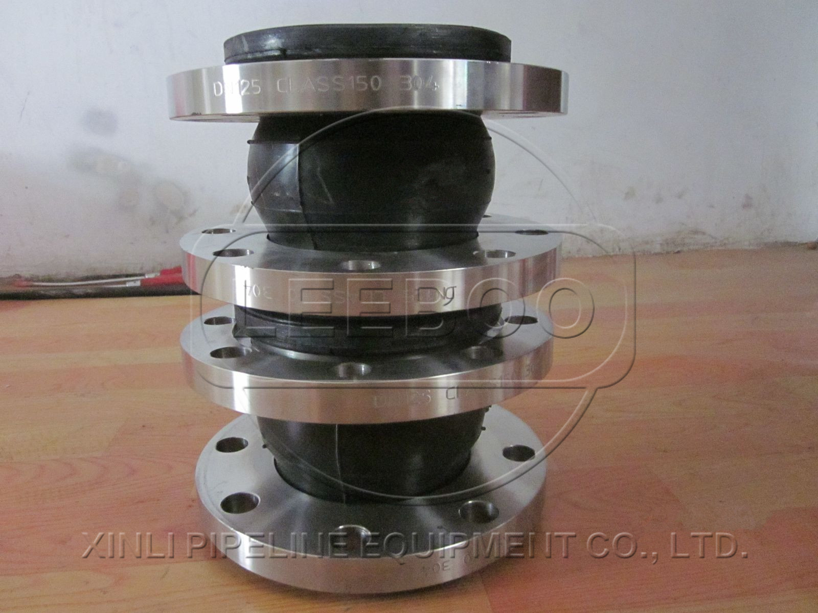 香港機場東涌灣可曲撓<a href=http://www.xinligd.com target=_blank class=infotextkey>橡膠接頭</a>發(fā)貨現(xiàn)場