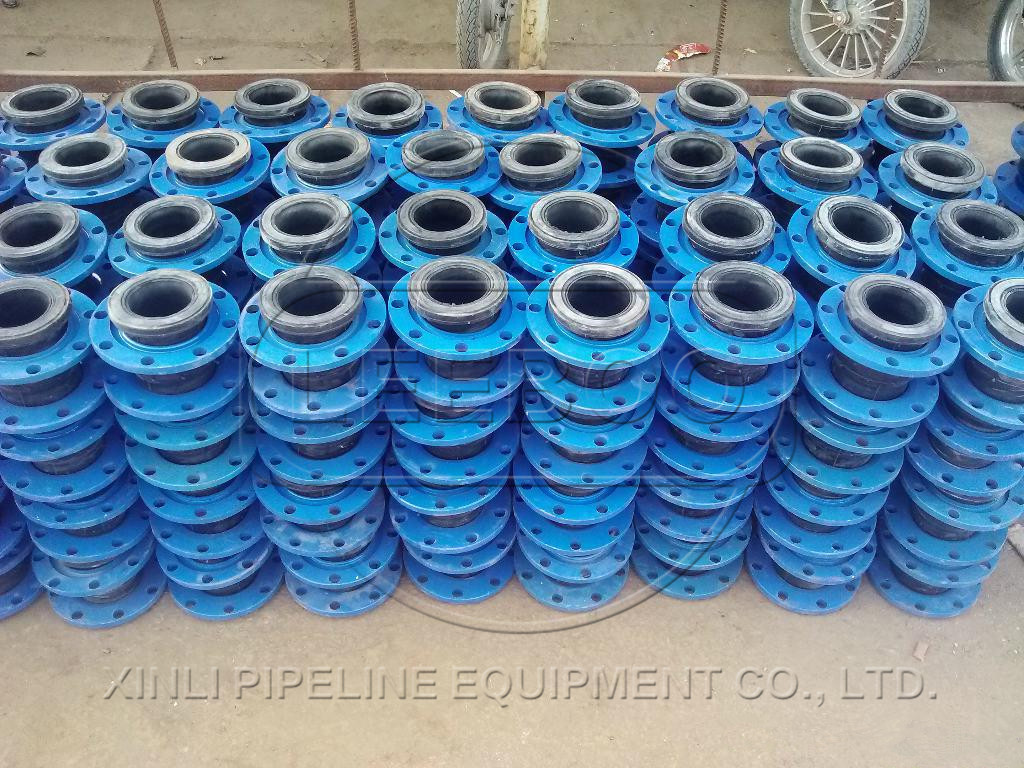 黑龍江省伊春市烏伊嶺區(qū)耐高溫<a href=http://www.xinligd.com target=_blank class=infotextkey>橡膠接頭</a>鑫利配貨車(chē)間